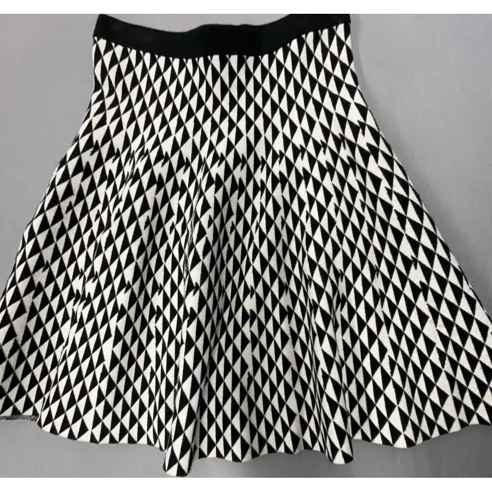 Carmen Marc Valvo Skirt S Black White Geo Short Flare Stretchy Career Casual Fun